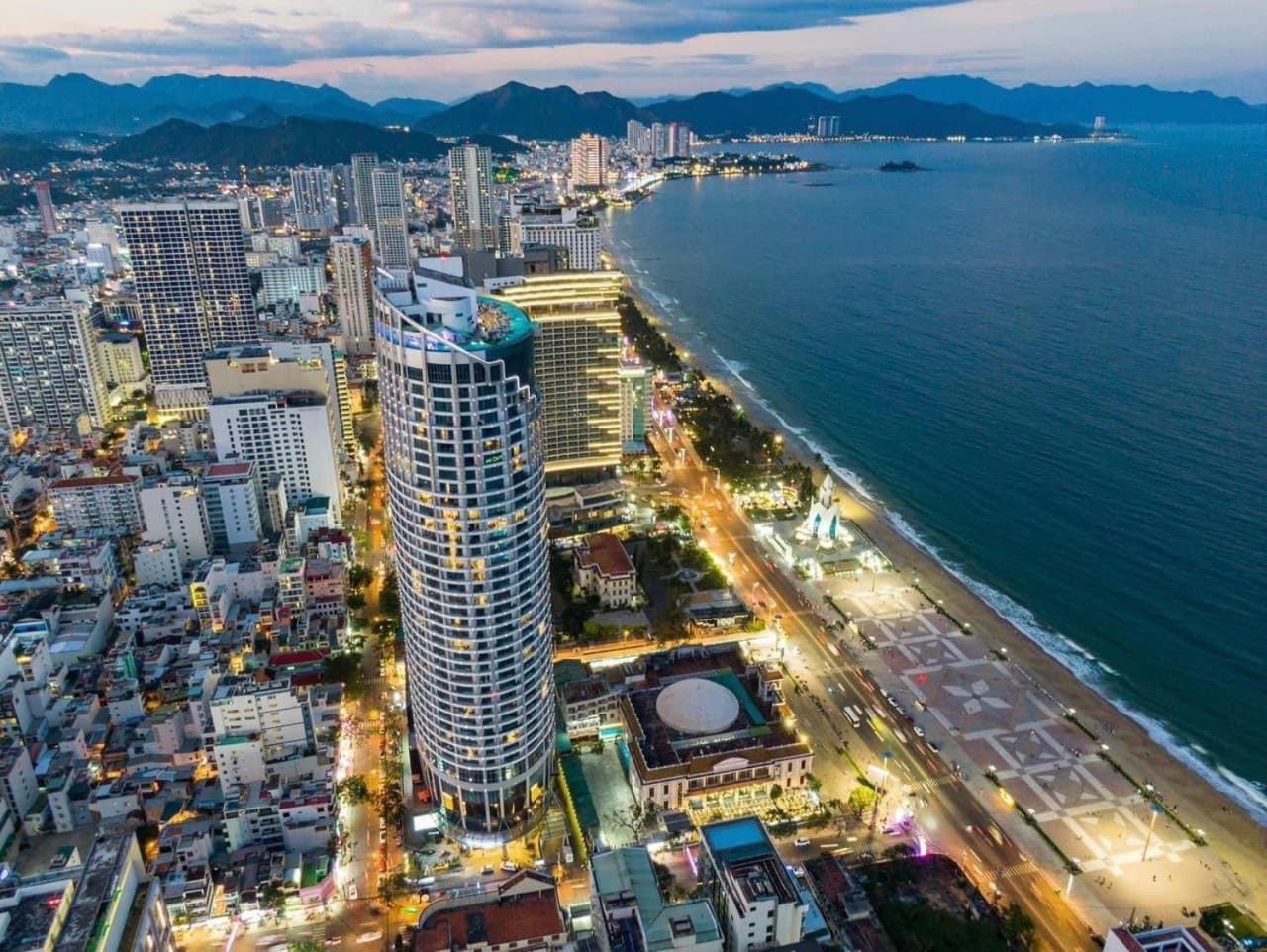 Panorama Oceanfront Suite Nha Trang Esterno foto
