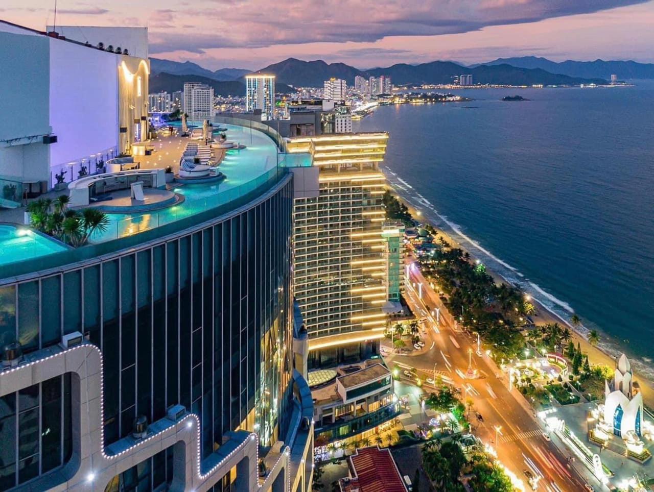 Panorama Oceanfront Suite Nha Trang Esterno foto