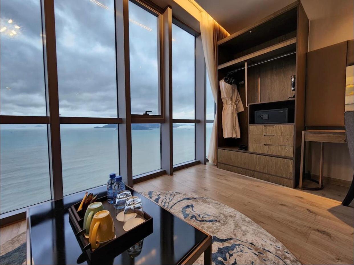 Panorama Oceanfront Suite Nha Trang Esterno foto