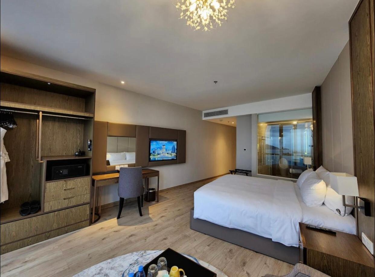 Panorama Oceanfront Suite Nha Trang Esterno foto