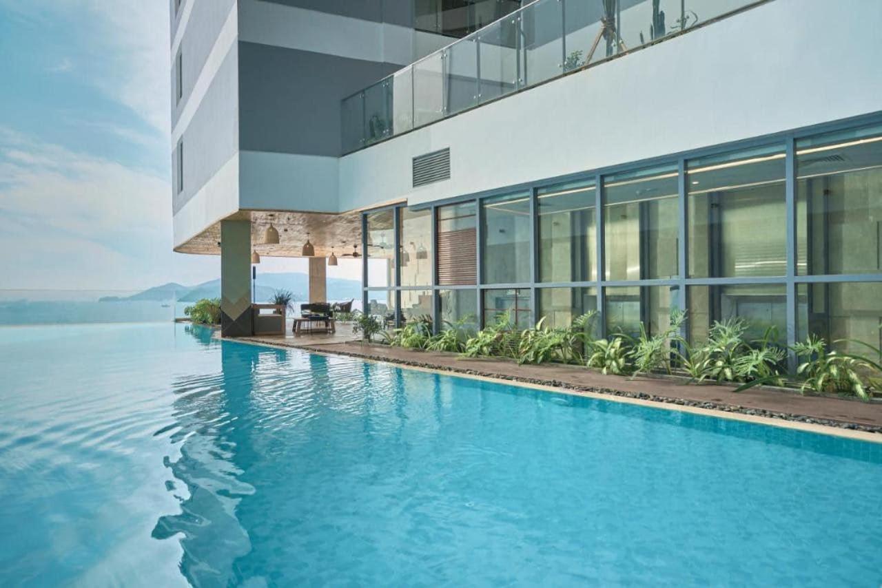 Panorama Oceanfront Suite Nha Trang Esterno foto