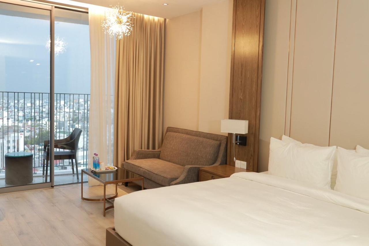 Panorama Oceanfront Suite Nha Trang Esterno foto