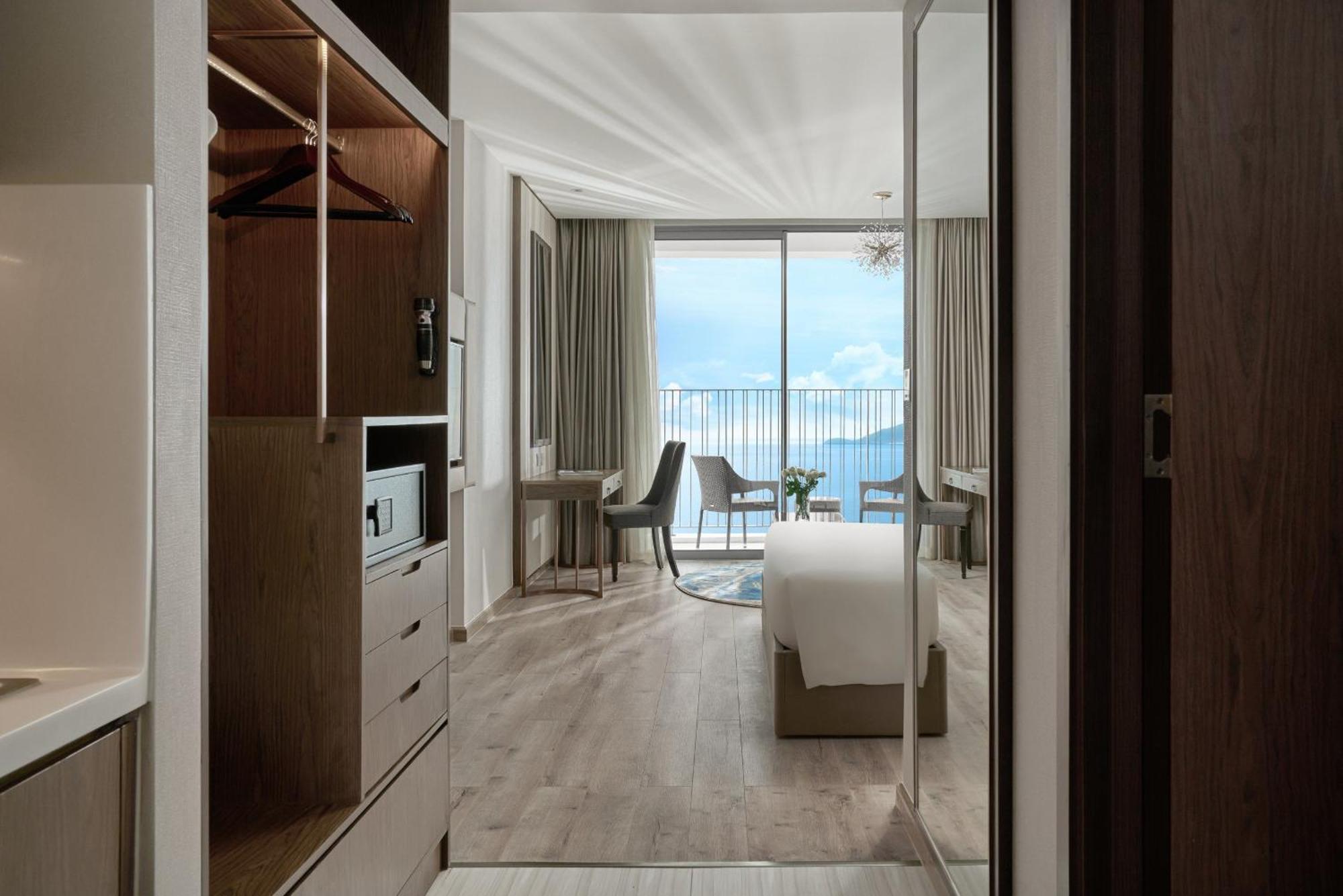 Panorama Oceanfront Suite Nha Trang Esterno foto